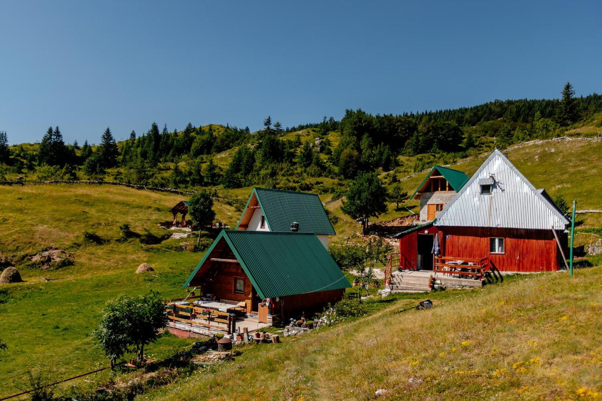 Bed and Breakfast Household Uscumlic - Oaza Mira Plužine Zewnętrze zdjęcie